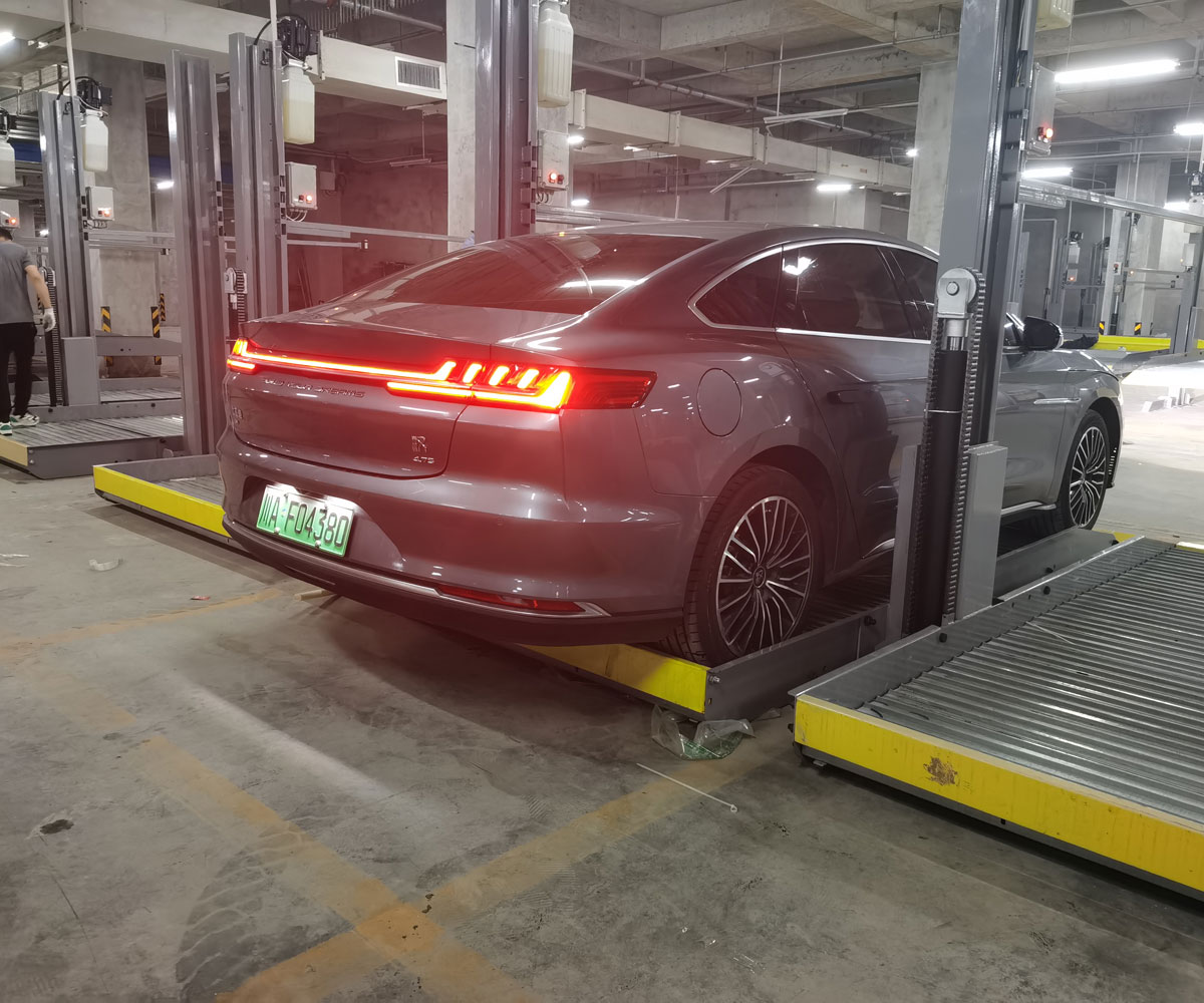 雙柱簡易類機械停車安裝.jpg